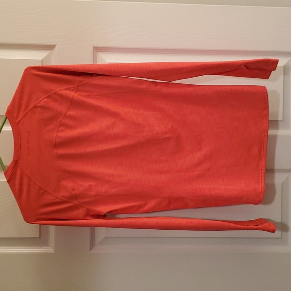 *2/$15* Bright Neon Pink Under Armour Cozy Coldgear Long Sleeve Shirt - Picture 2 of 5